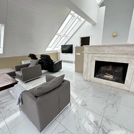 Big Villa Centrally Located In Reykjavík Exterior photo